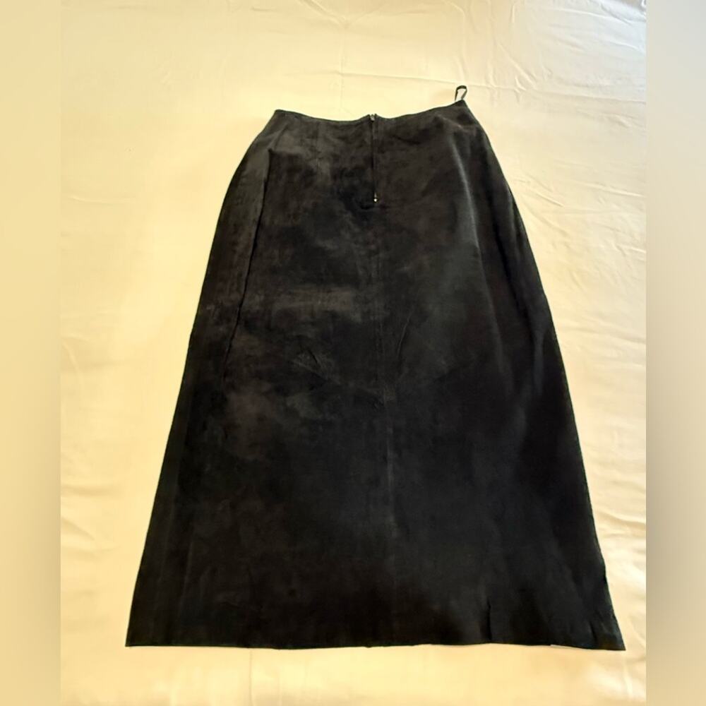 Vintage Black Paneled Suede Midi Skirt
Brand is Savannah